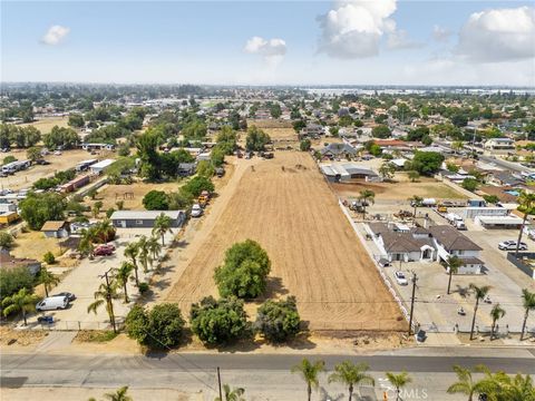 18438 Hawthorne Bloomington CA 92316