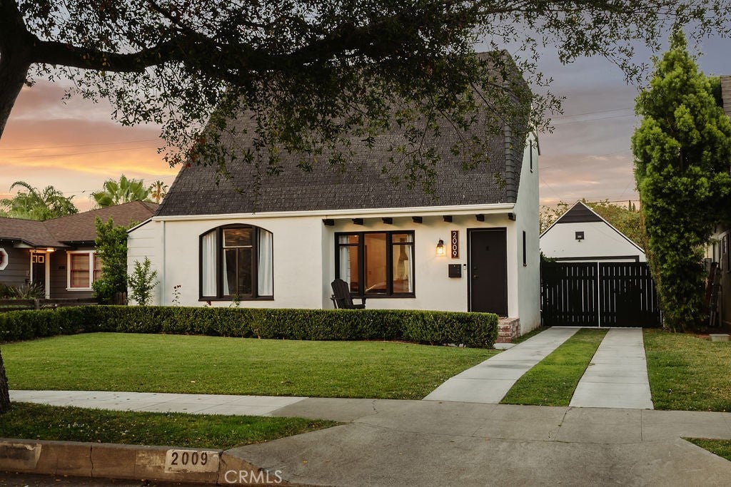 2009 Greenleaf Street
