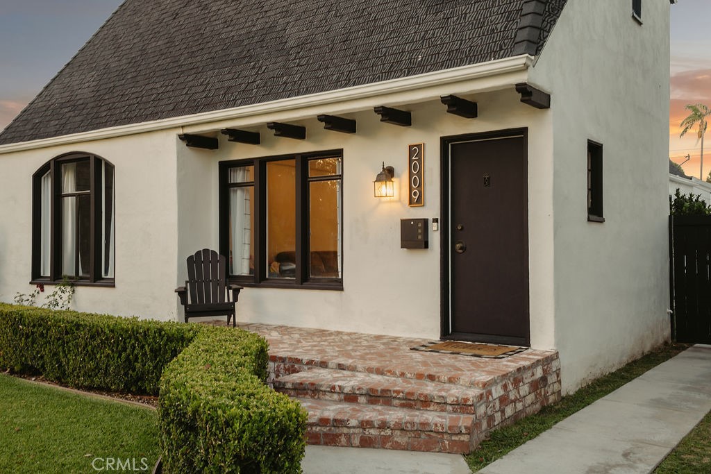 2009 Greenleaf Street
