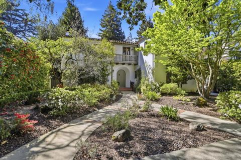 Photo of 566 E Crescent Drive, Palo Alto, CA 94301 (MLS # ML82039494)