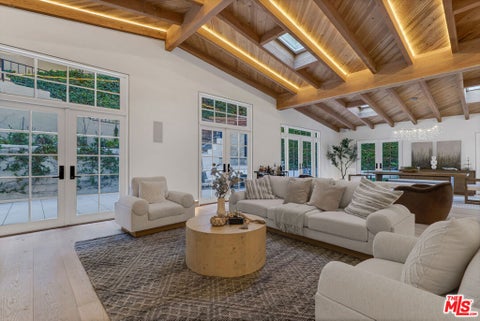 Photo of 10160 Cielo Drive, Beverly Hills, CA 90210 (MLS # 26995785)