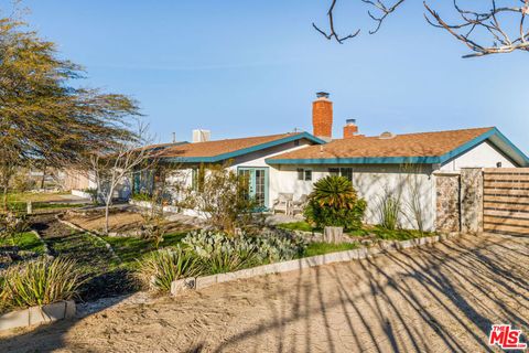 Photo of 6391 Ruth Drive, Yucca Valley, CA 92284 (MLS # 26654433)