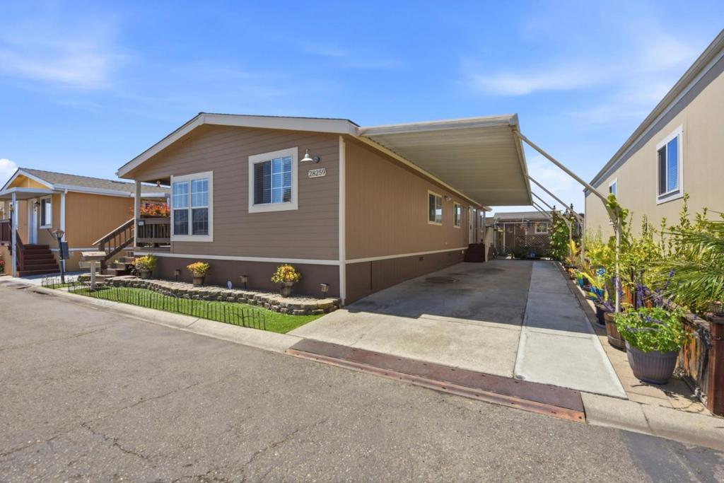 28259 Murcia Street 338