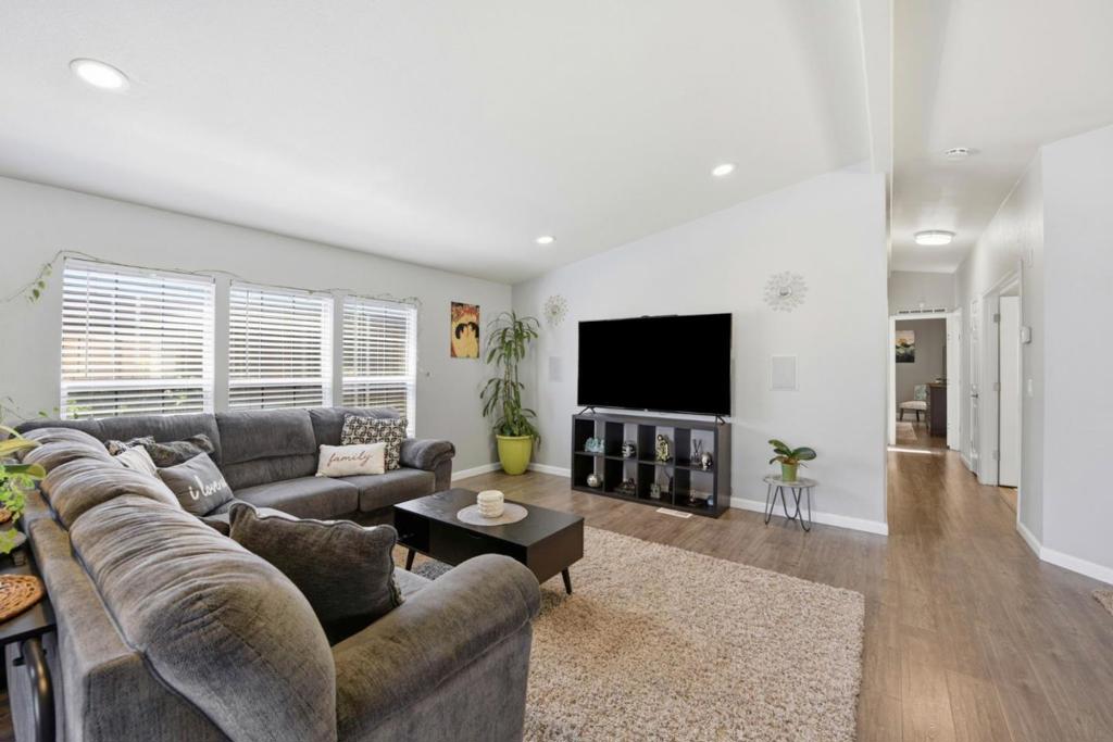 28259 Murcia Street 338