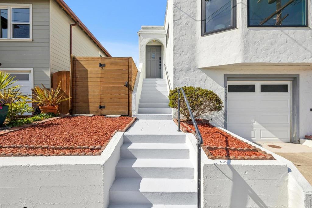 433 Oak Avenue