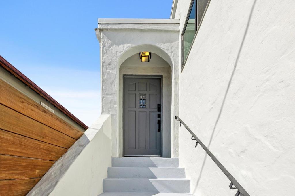 433 Oak Avenue