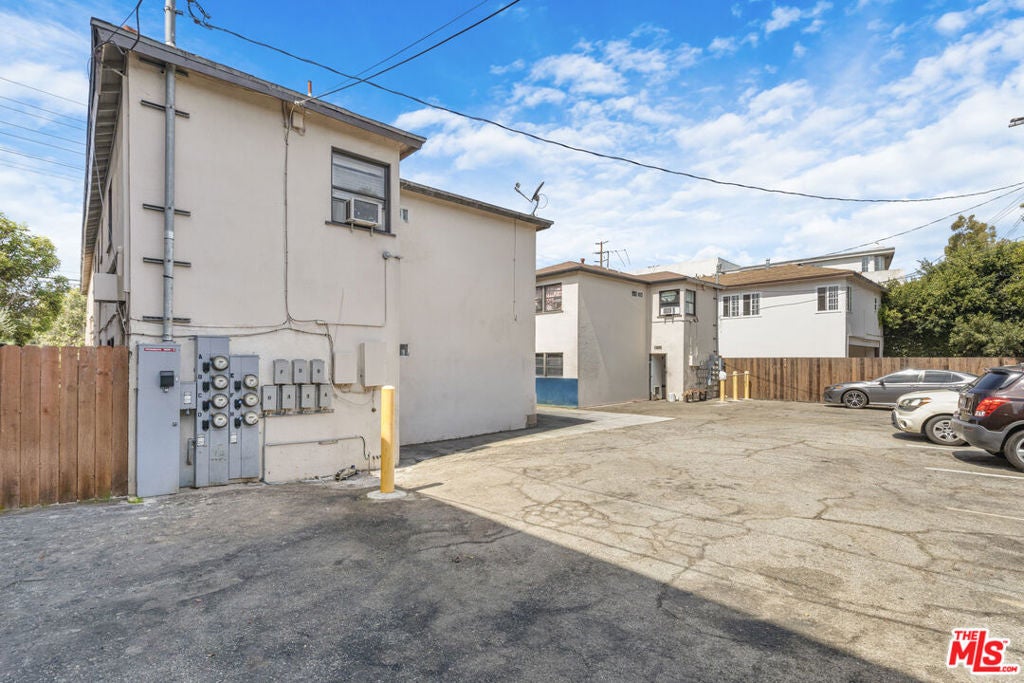 4418 S Centinela Avenue