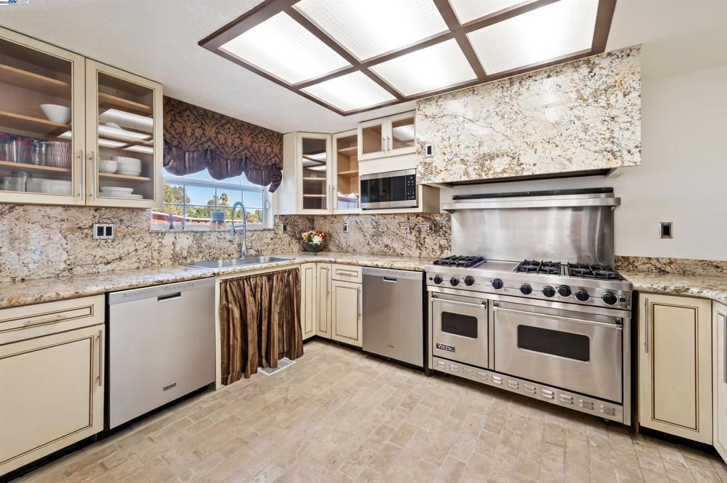 SANTOS RANCH - Residential