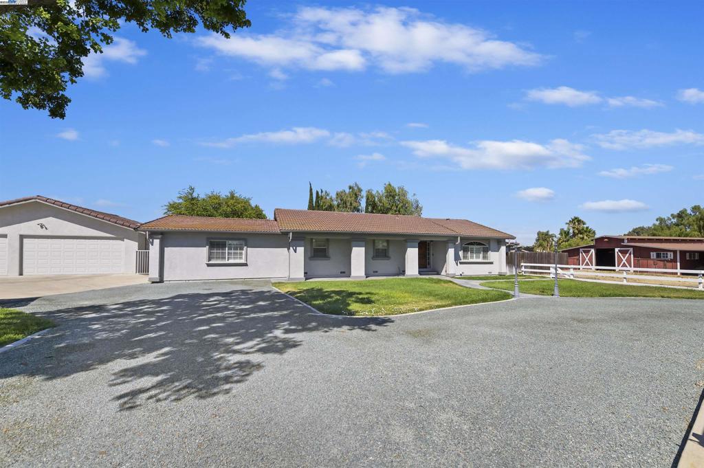 SANTOS RANCH - Residential