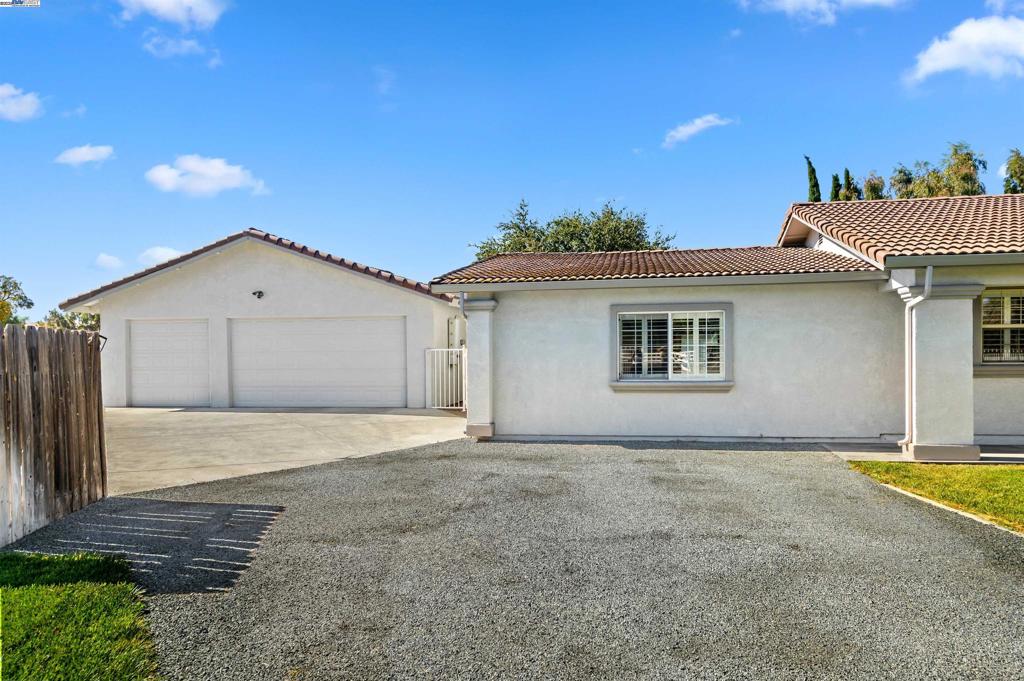 SANTOS RANCH - Residential