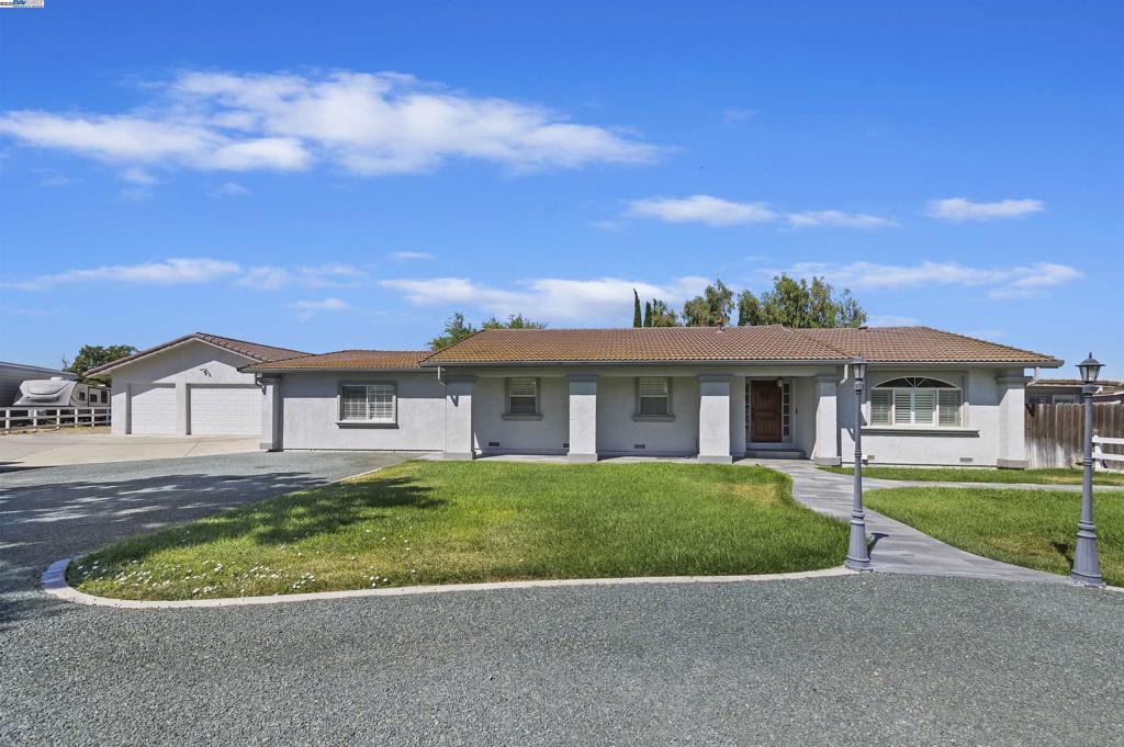 SANTOS RANCH - Residential