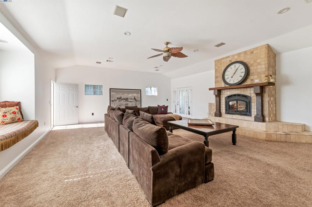 SANTOS RANCH - Residential
