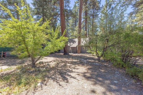 Photo of 1122 Illini DR, Fawnskin, CA 92333 (MLS # IG26192634)