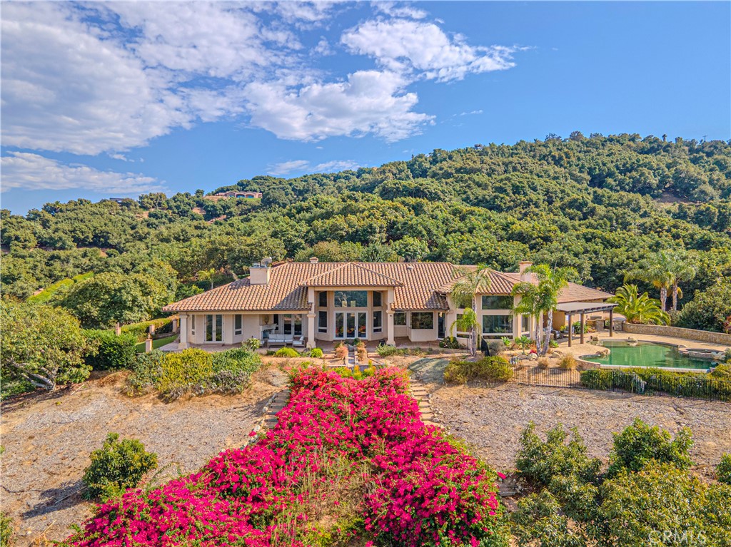 7969 Avenida Mil Flores