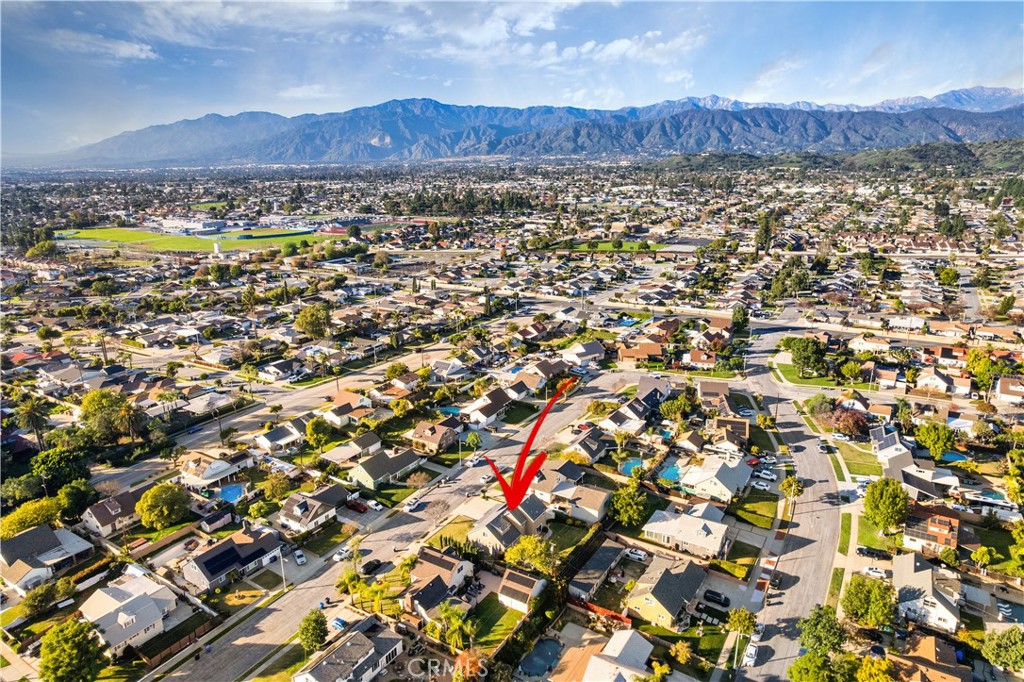 736 N Stephora Avenue