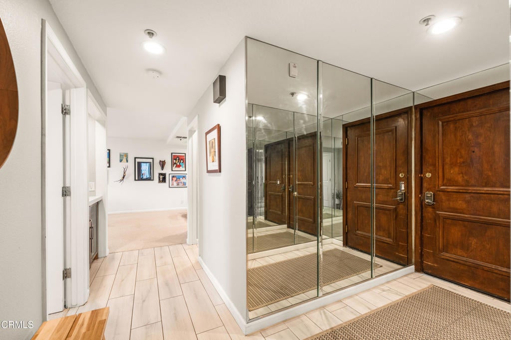 880 W 1st Street 302
