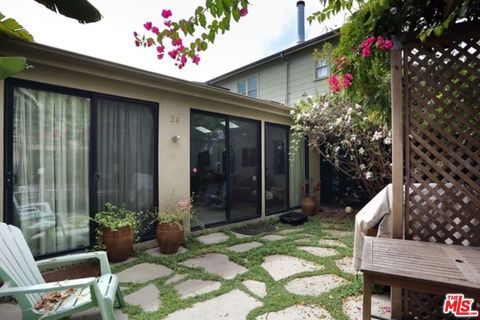 Photo of 26 OZONE Avenue #1, Venice, CA 90291 (MLS # 25610069) Photo of 26 OZONE Avenue #1, Venice, CA 90291 (MLS # 25610069)