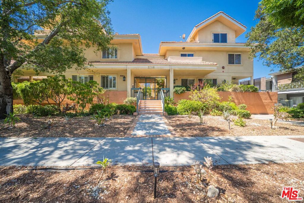 We are pleased to present this beautifully maintained and newly updated 3-bedroom, 4-bathroom tri-level townhouse offering approximately 1,700 square feet of refined living space. Recent Upgrades Include, Brand-new carpet and fresh interior paint throughout the home, thoughtfully designed layout with bathrooms on every level for enhanced privacy and convenience, private master suite with ensuite bath, generous three-car parking capacity, a rare find in townhome living, Conveniently situated in a desirable neighborhood surrounded by popular restaurants, cafes, and shopping centers, offering both comfort and accessibility. Enjoy a peaceful community atmosphere while remaining close to urban amenities. This home is move-in ready and available for immediate occupancy. An excellent opportunity for those seeking a well-appointed residence in a vibrant and well-connected area.