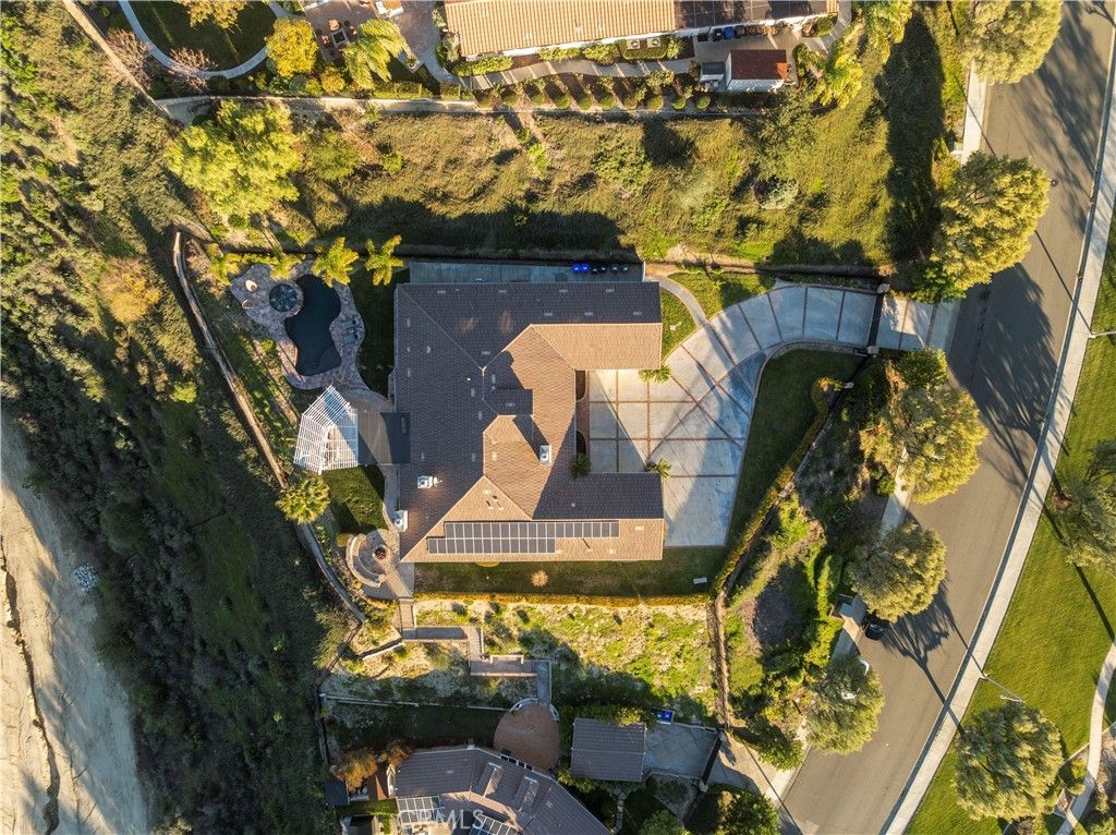 Photo of 23097 Lowridge Place Pl, Saugus, CA 91390 (MLS # SR25273716)