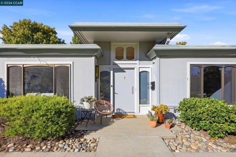Photo of 2116 Pine Knoll Dr Dr #7, Walnut Creek, CA 94595 (MLS # 41151397)