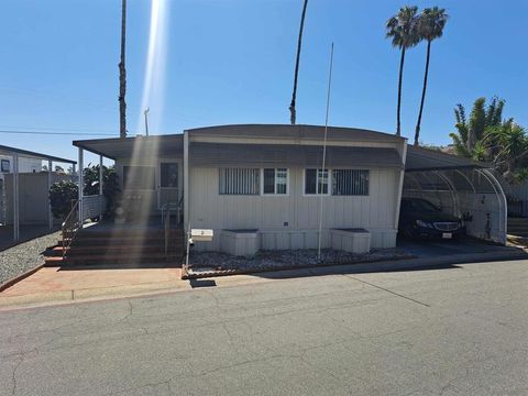 Photo of 2 Bahia Ln Ln, Oceanside, CA 92058 (MLS # 260001661SD)