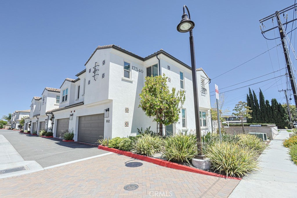 17540 Cameron 102, Huntington Beach CA 92647