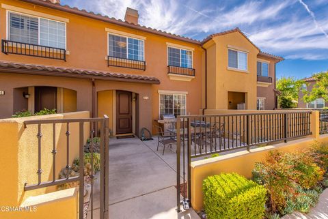 Photo of 332 E Hilltop Way, Thousand Oaks, CA 91362 (MLS # 226001816)