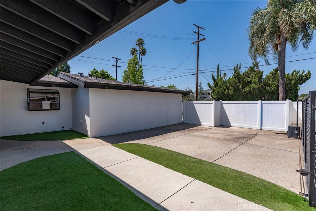 Photo of 23030 Dolorosa ST, Woodland Hills, CA 91367 (MLS # SR26142389)