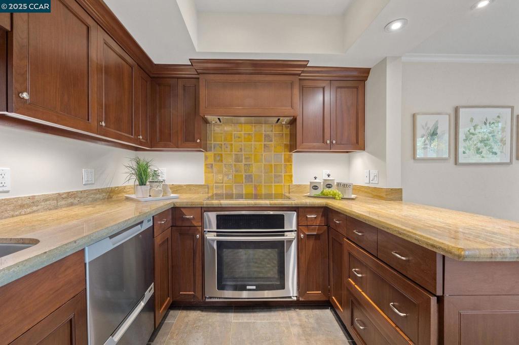 ROSSMOOR - Residential