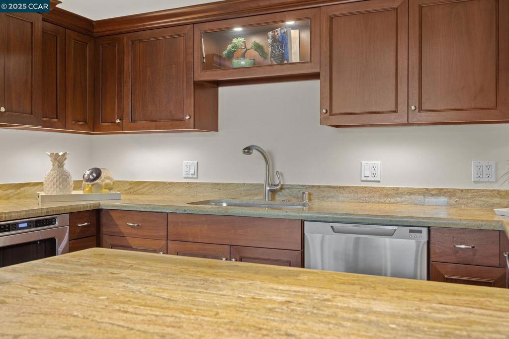 ROSSMOOR - Residential