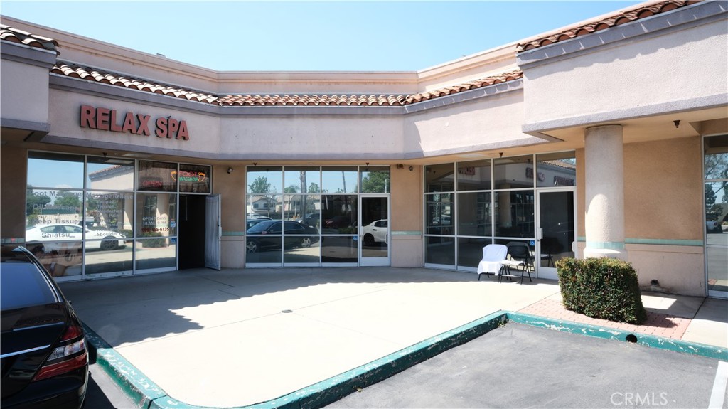 Prime ±5,000 SF Commercial Space for Lease – Ideal for Medical, Office, Retail, or Professional Use.
Discover an exceptional leasing opportunity with this versatile ±5,000 square foot commercial space, previously operated as a medical facility. Well-suited for a variety of uses including medical groups, professional offices, retail operations, educational institutions, or other service-oriented businesses.
This adaptable space features a flexible floor plan with existing infrastructure conducive to medical or office use, including multiple private rooms, open areas, and reception space. With its professional layout, the property can be easily reconfigured to meet the needs of a wide range of tenants.