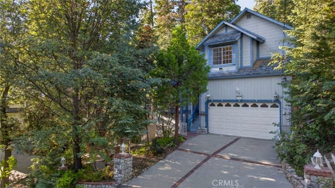 Photo of 264 El Dorado Drive, Lake Arrowhead, CA 92352 (MLS # GD26200503)