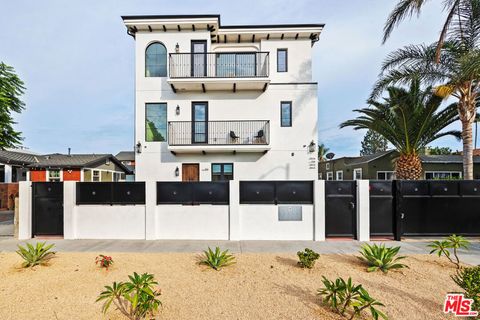 Photo of 2324 S Dunsmuir Avenue #1/2, Los Angeles, CA 90016 (MLS # 25617837)