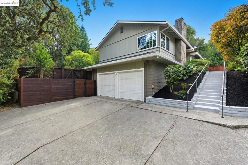 HIDDEN VALLEY - Residential