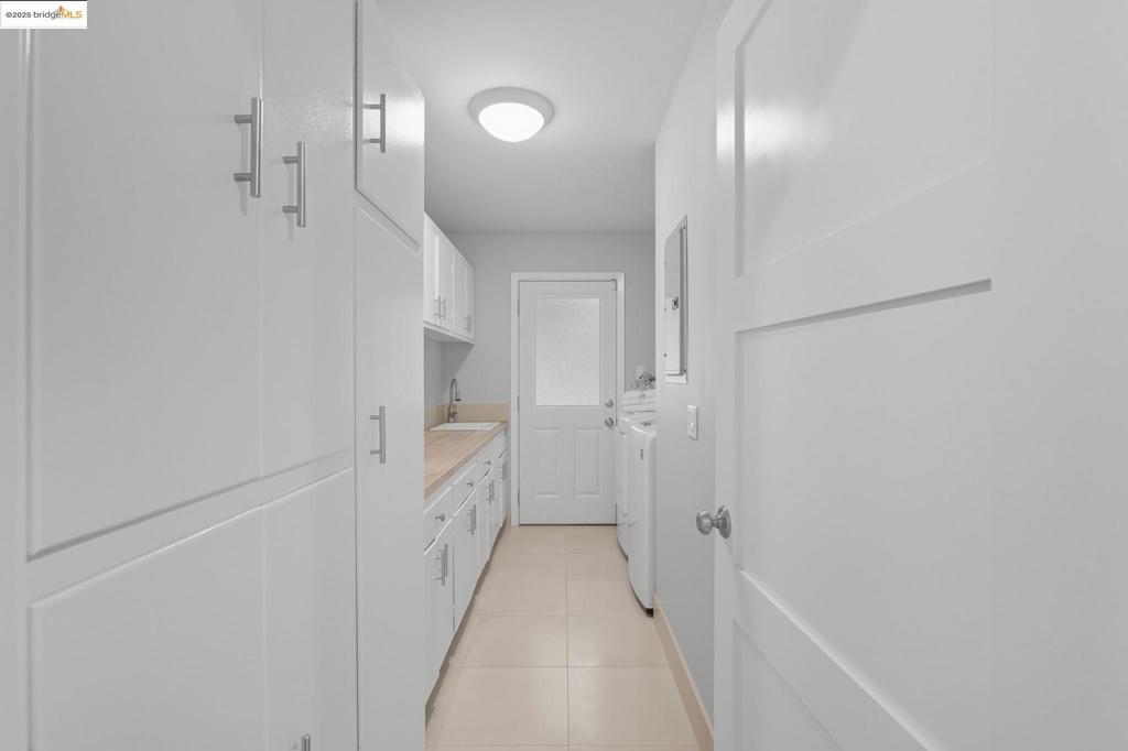 HIDDEN VALLEY - Residential