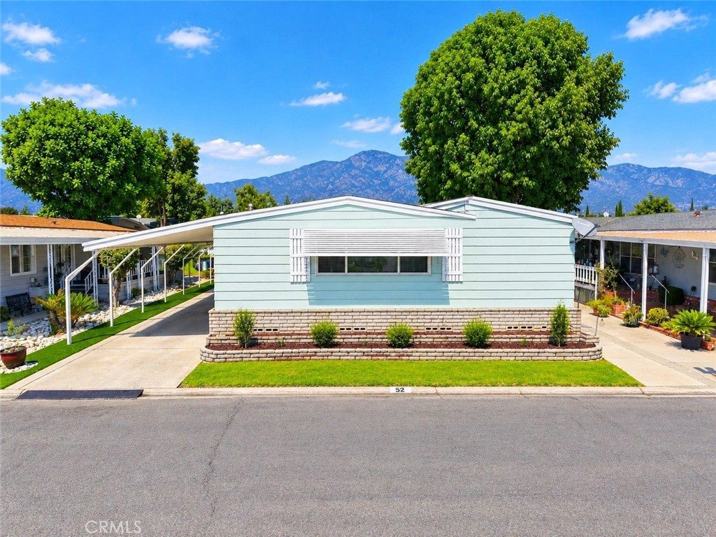 929 E Foothill Boulevard 52