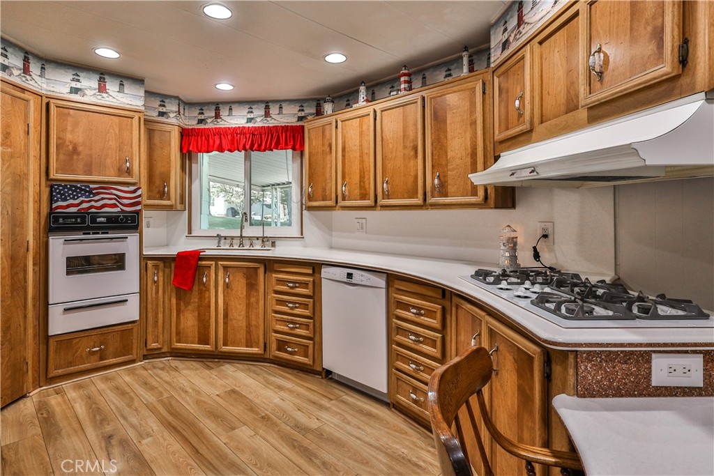 929 E Foothill Boulevard 52