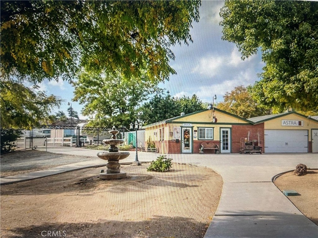 1051 W 7th