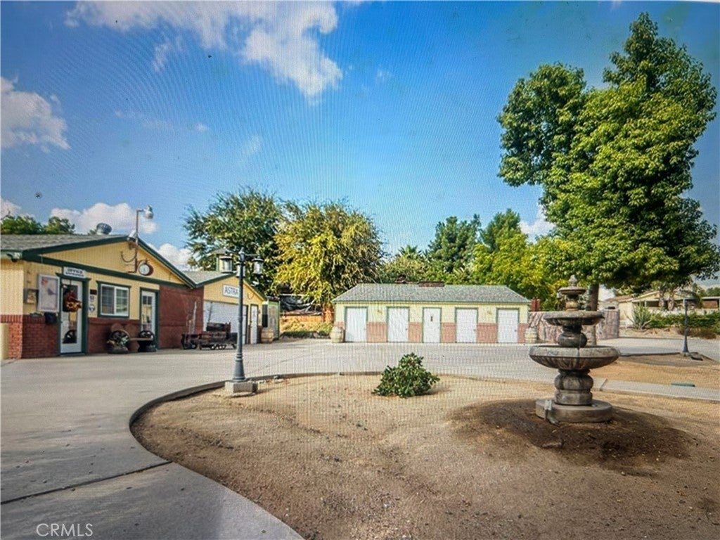 1051 W 7th