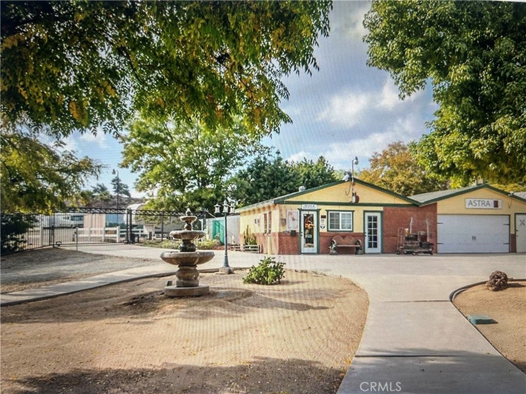 1051 W 7th