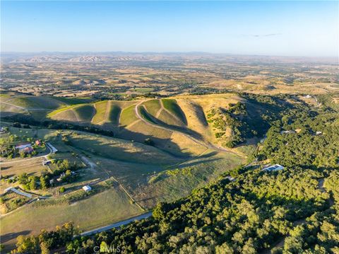 Tiny photo for 2762 Adelaida Road, Paso Robles, CA 93446 (MLS # NS26099588)