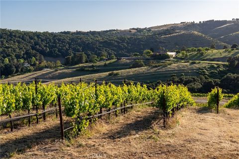 Tiny photo for 2762 Adelaida Road, Paso Robles, CA 93446 (MLS # NS26099588)