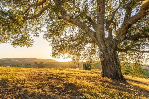 Tiny photo for 2762 Adelaida Road, Paso Robles, CA 93446 (MLS # NS26099588)