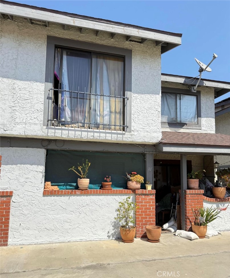1239 W Rosecrans