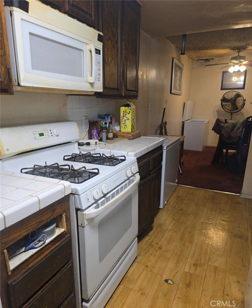 1239 W Rosecrans