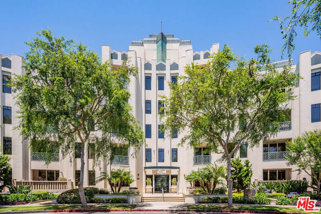 Photo of 5625 Crescent Park Park #126, Playa Vista, CA 90094 (MLS # 26773361)