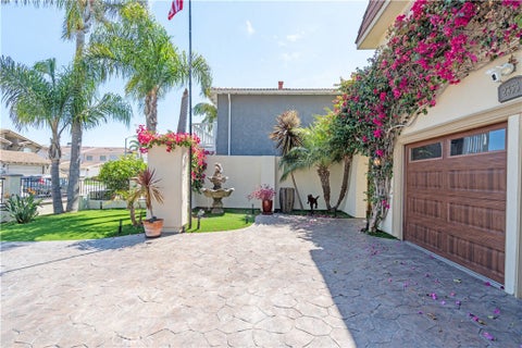 Tiny photo for 2355 Peninsula Rd, Oxnard, CA 93035 (MLS # SR26184971)