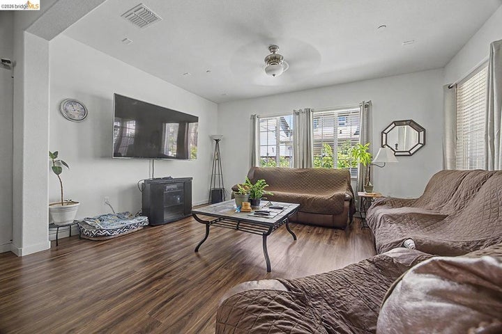 Photo 1 of 65 — 186 Willowrun Way, Oakley, CA 94561
