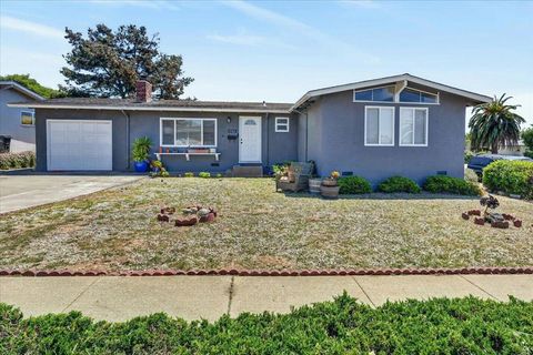 Photo of 3182 Vista Del Camino, Marina, CA 93933 (MLS # ML82046421)