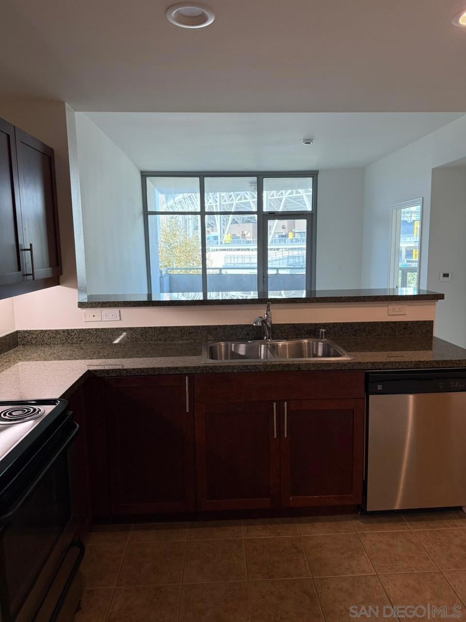 253 10th Ave 624